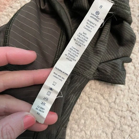 $68 Lululemon RUN FOR DAYS Shorts Deep Green Camo in Size 8 - Picture 10 of 10